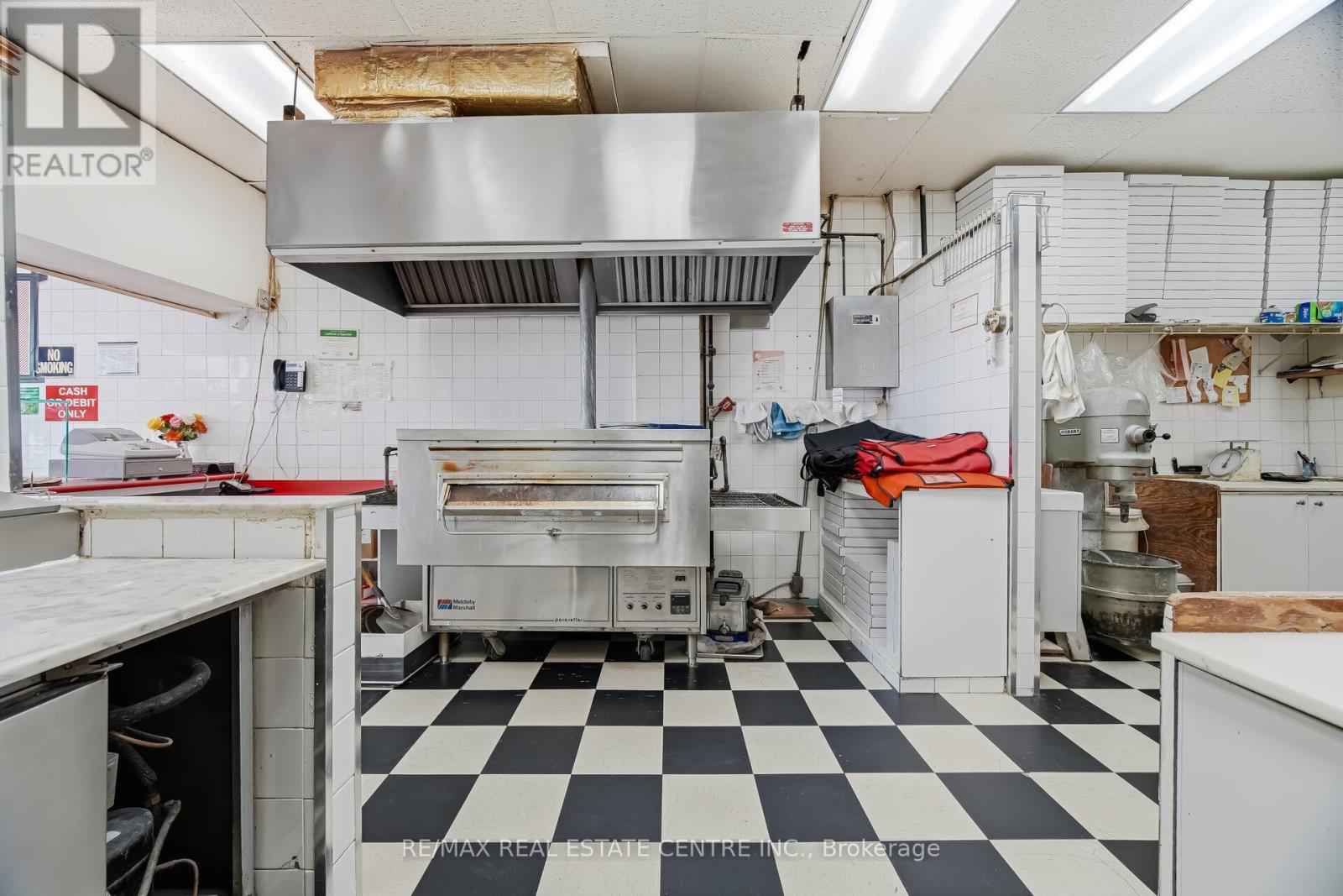 5291 Lakeshore Road, Burlington, Ontario  L7L 1C7 - Photo 20 - W12924108