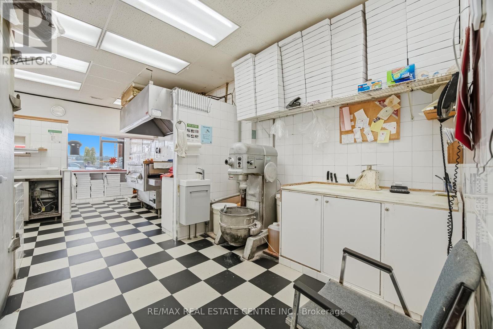 5291 Lakeshore Road, Burlington, Ontario  L7L 1C7 - Photo 23 - W12924108