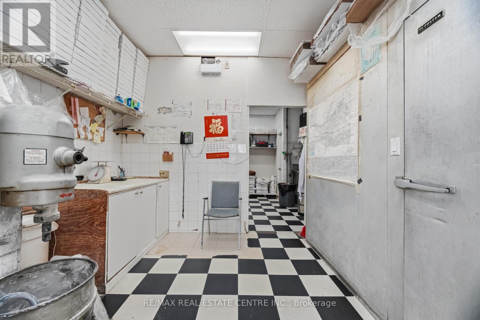 5291 Lakeshore Road, Burlington, Ontario  L7L 1C7 - Photo 27 - W12924108