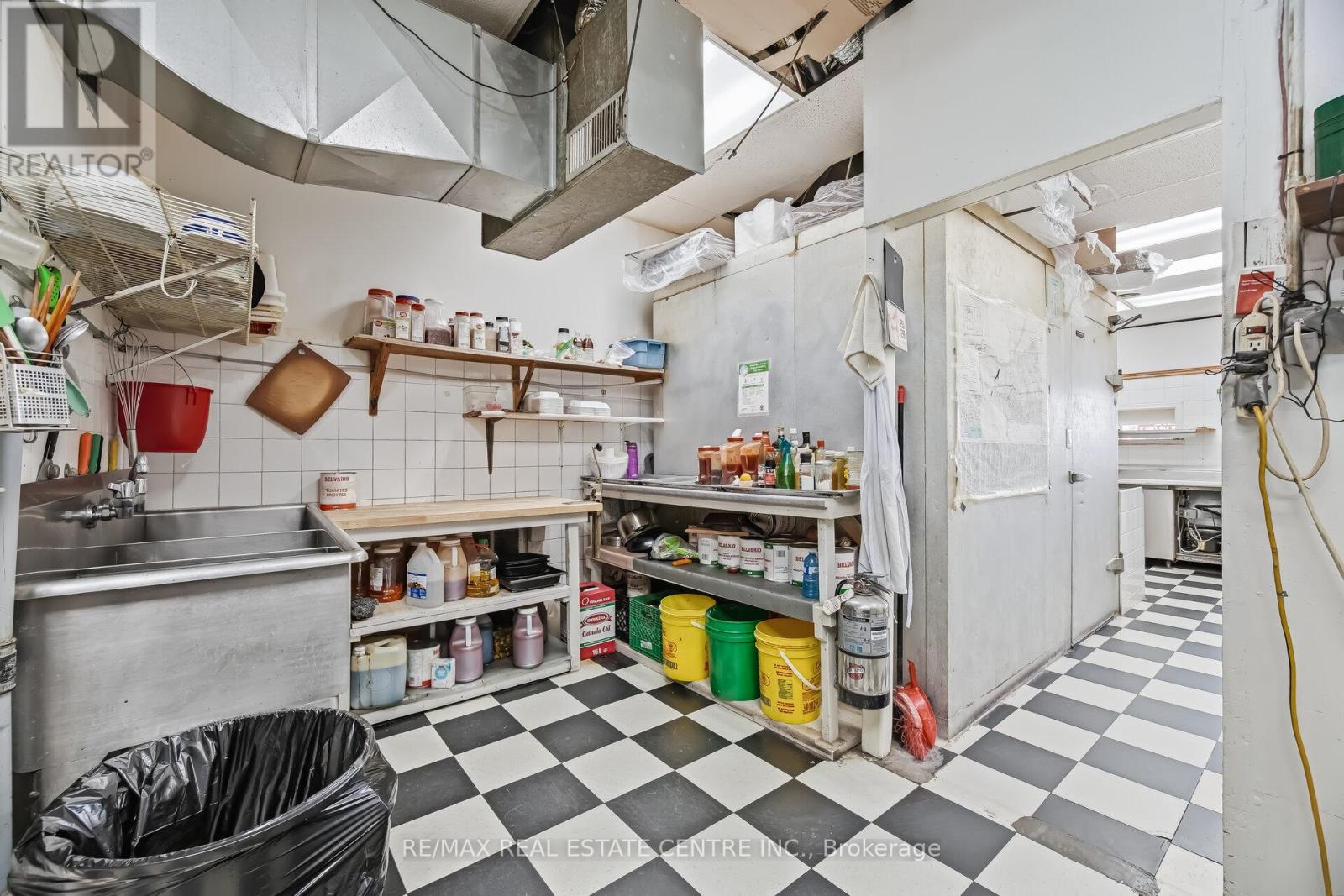 5291 Lakeshore Road, Burlington, Ontario  L7L 1C7 - Photo 28 - W12924108