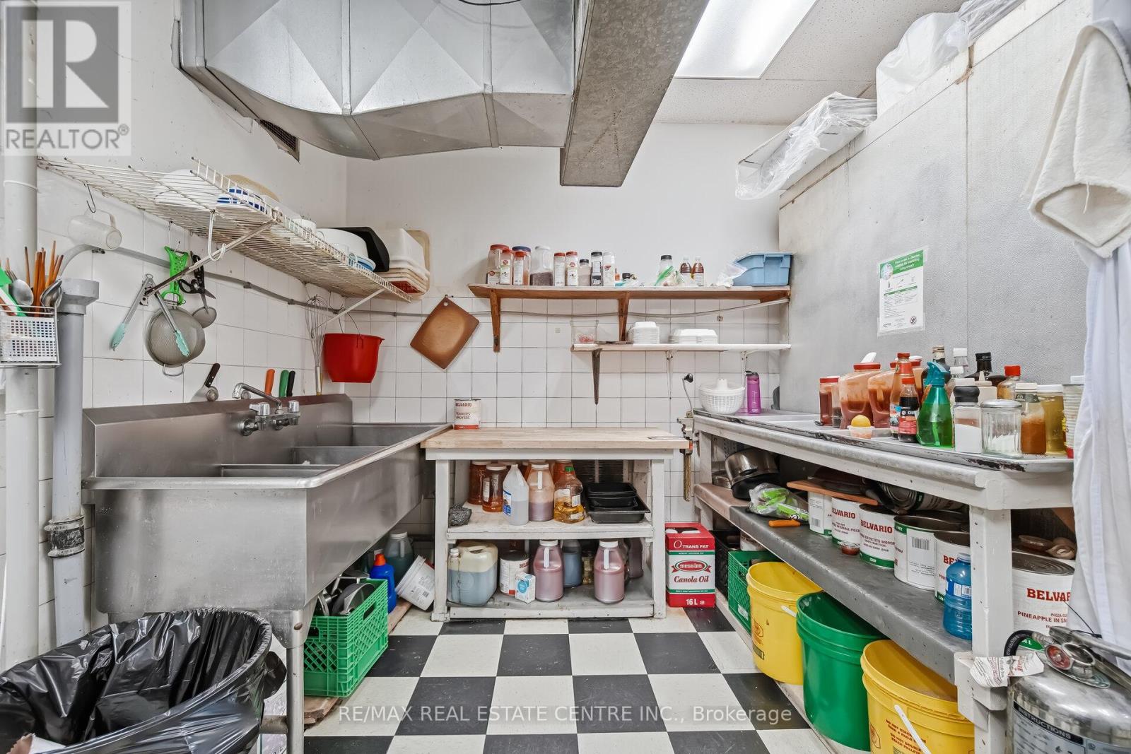 5291 Lakeshore Road, Burlington, Ontario  L7L 1C7 - Photo 29 - W12924108