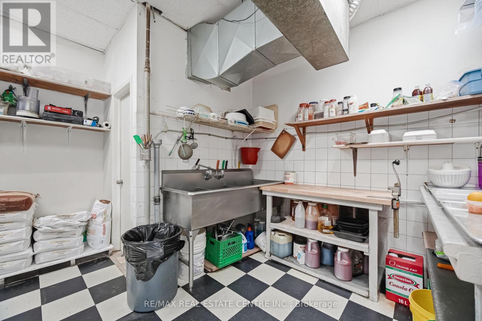 5291 Lakeshore Road, Burlington, Ontario  L7L 1C7 - Photo 30 - W12924108