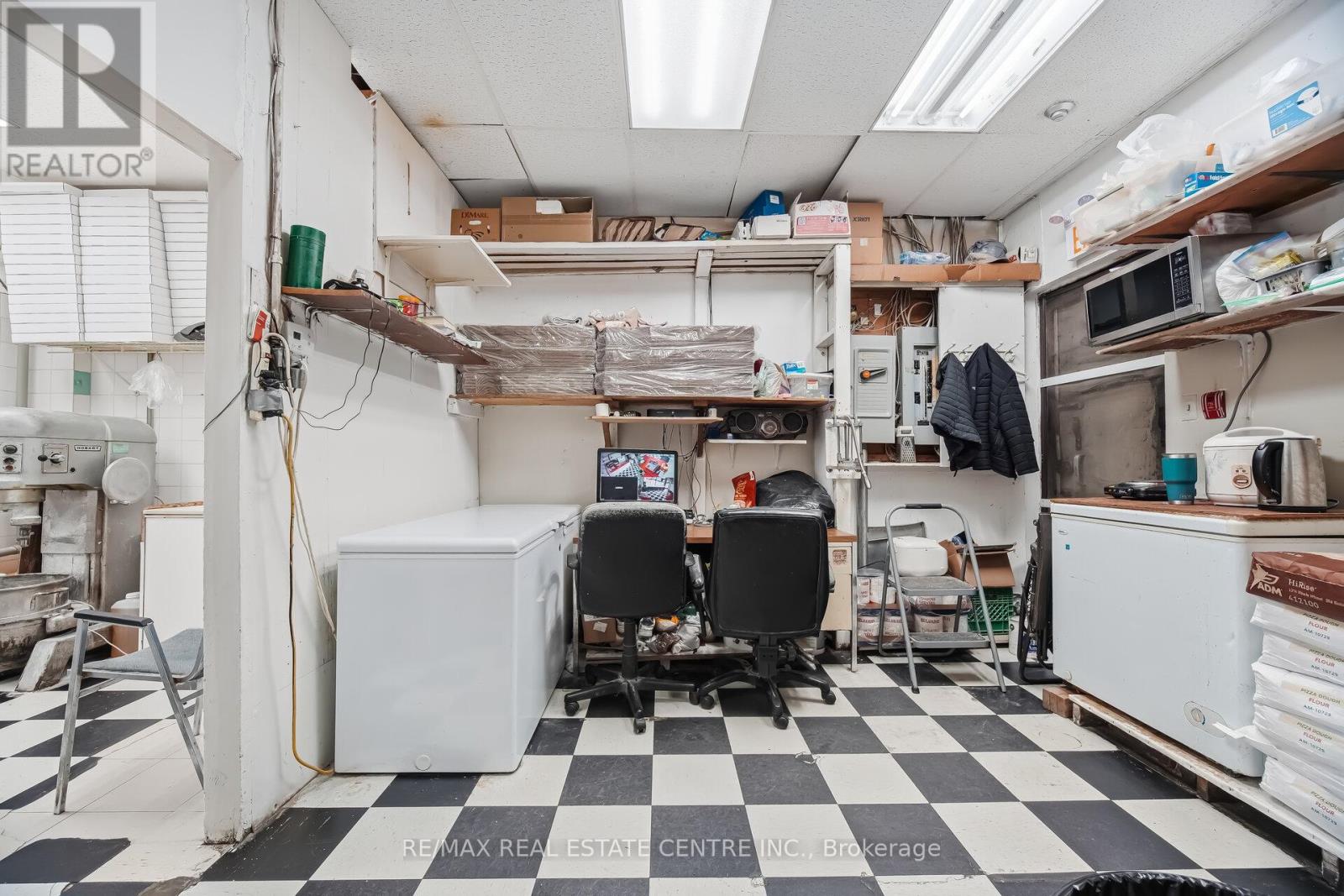 5291 Lakeshore Road, Burlington, Ontario  L7L 1C7 - Photo 31 - W12924108