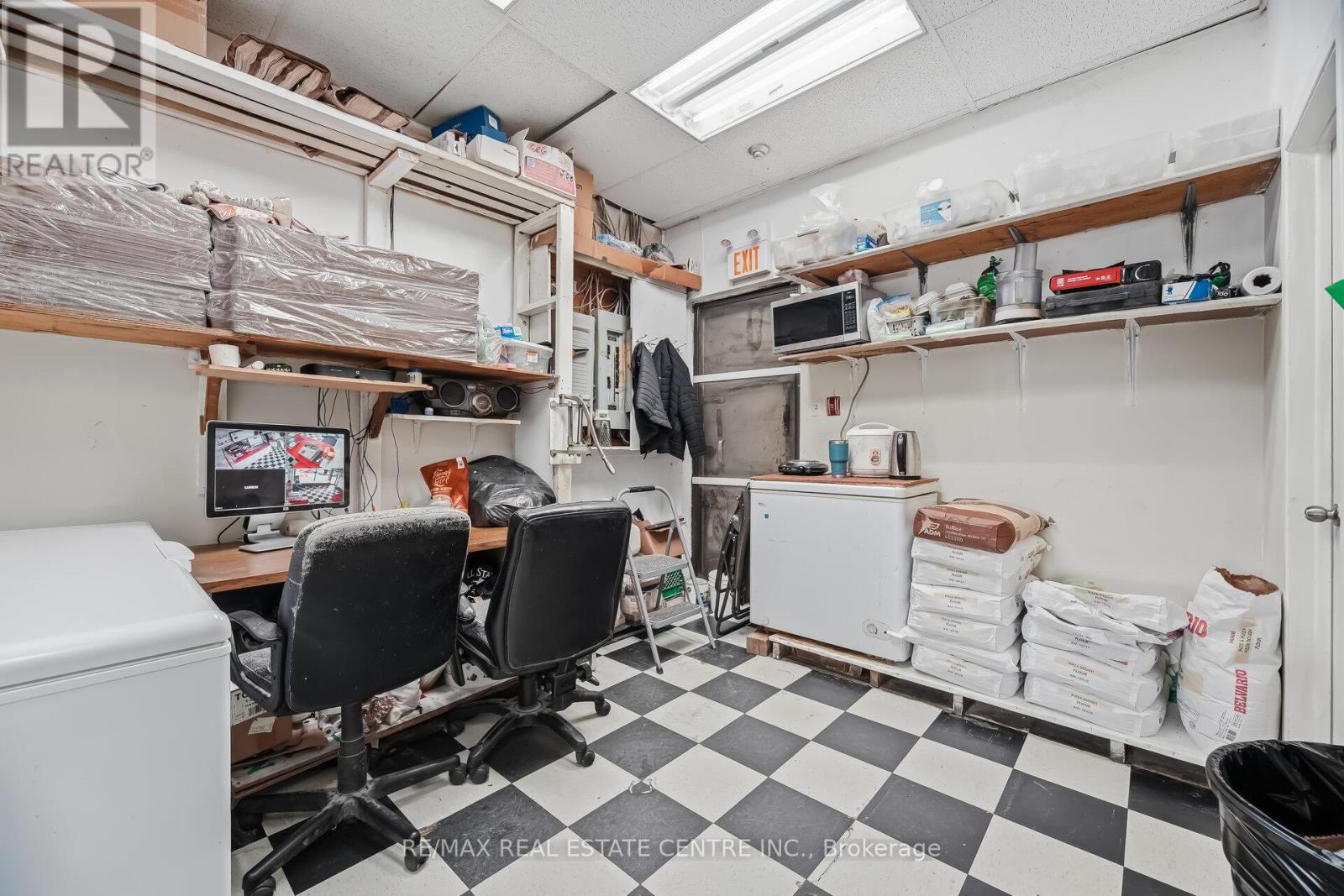 5291 Lakeshore Road, Burlington, Ontario  L7L 1C7 - Photo 32 - W12924108