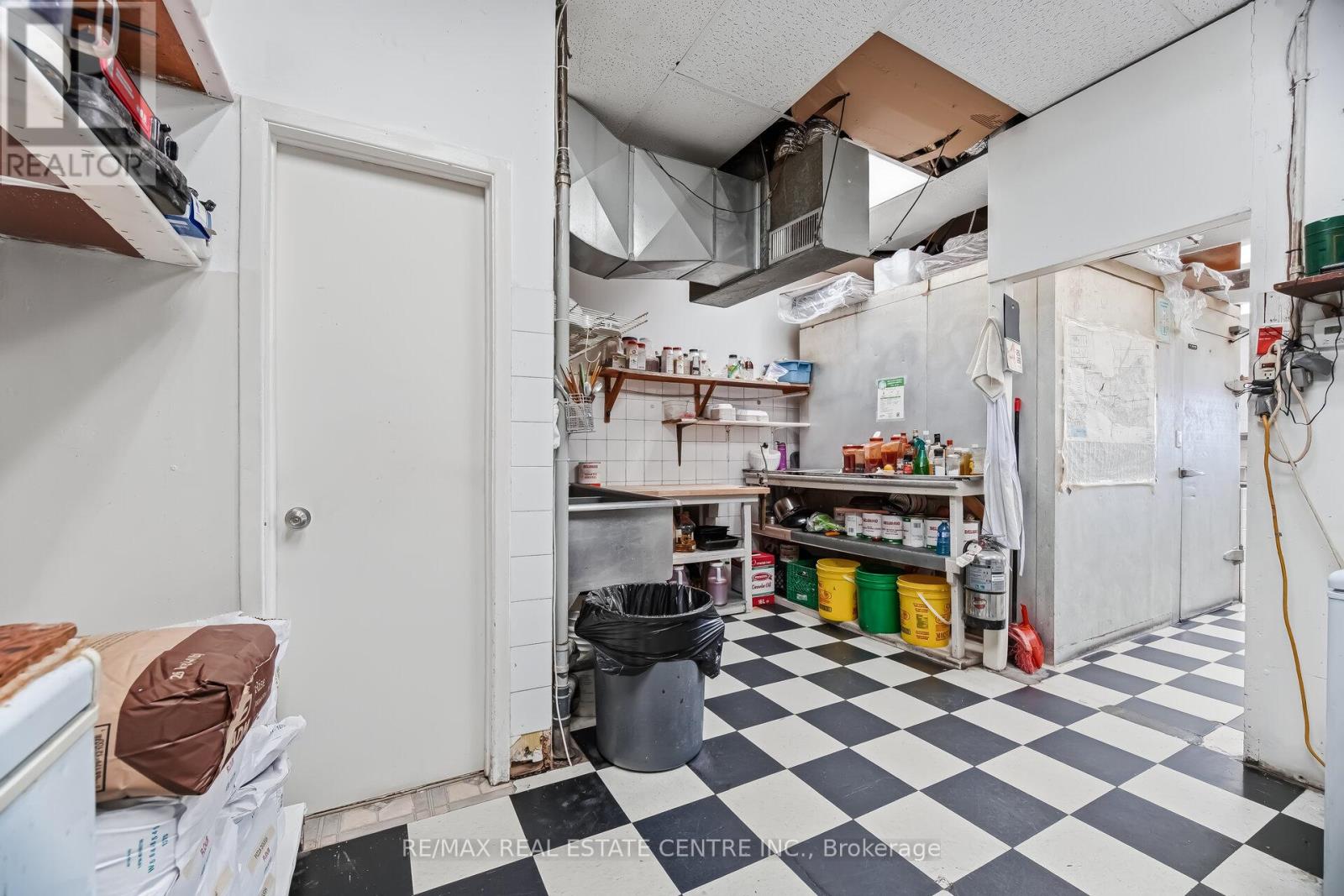 5291 Lakeshore Road, Burlington, Ontario  L7L 1C7 - Photo 33 - W12924108