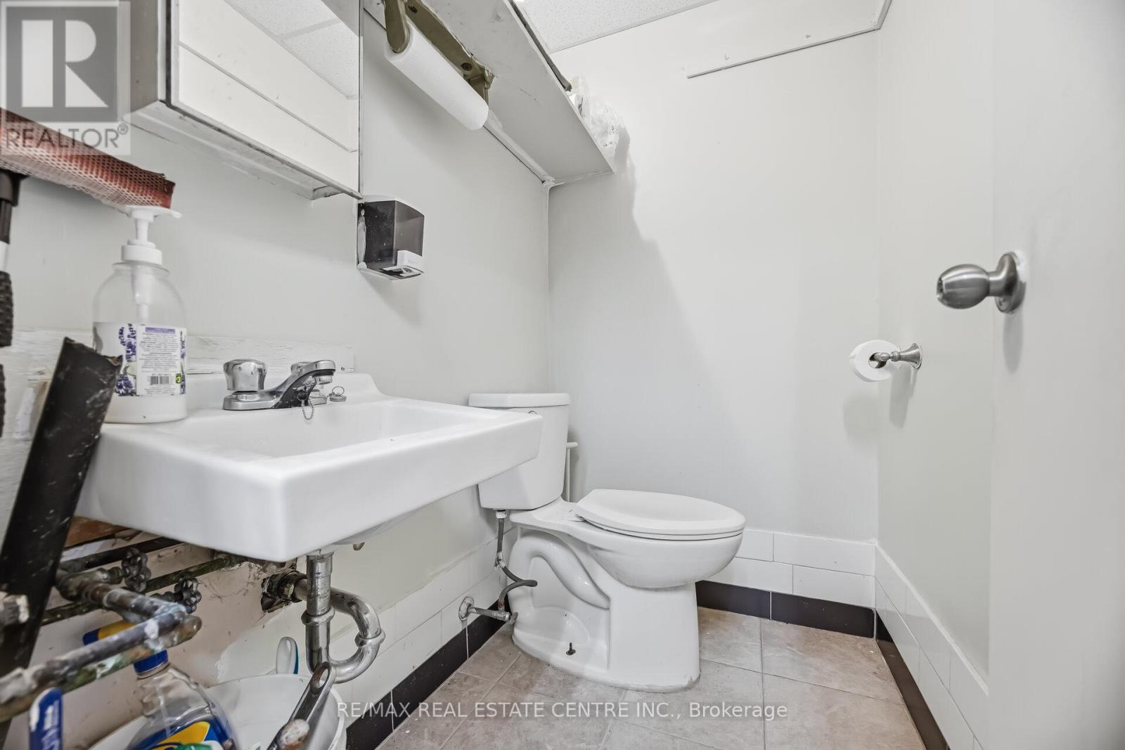 5291 Lakeshore Road, Burlington, Ontario  L7L 1C7 - Photo 34 - W12924108