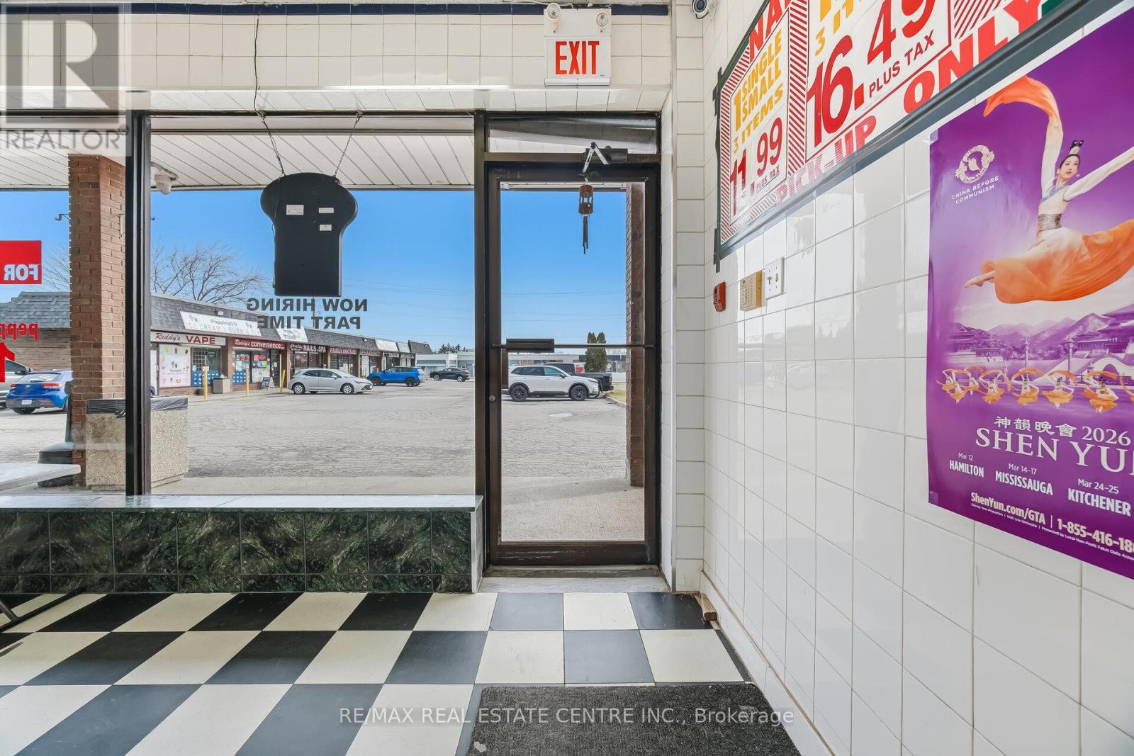 5291 Lakeshore Road, Burlington, Ontario  L7L 1C7 - Photo 6 - W12924108