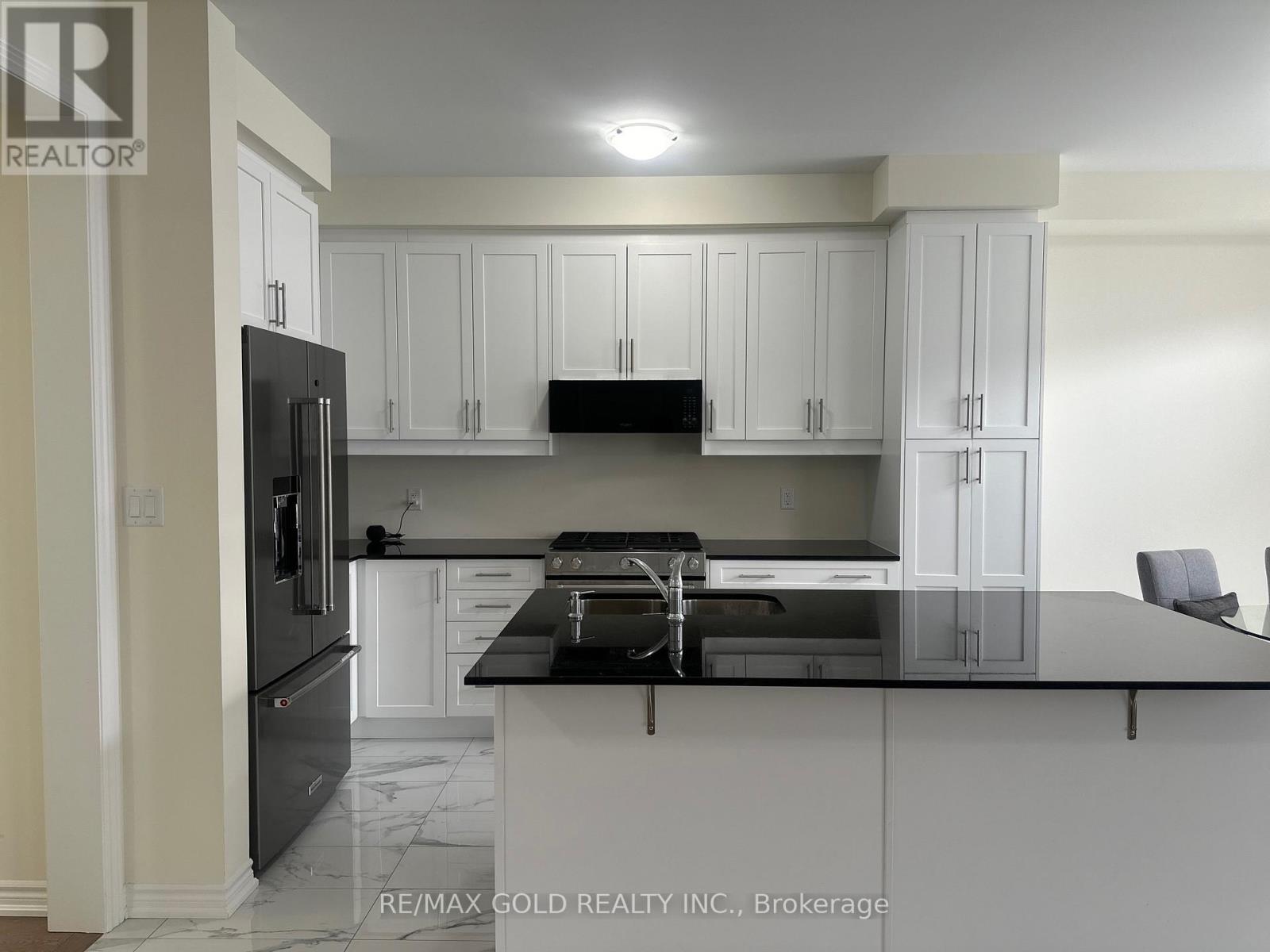 75 Arnold Circle, Brampton, Ontario  L7A 0B8 - Photo 6 - W12924122