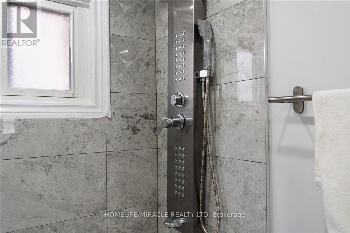 47 Martindale Crescent, Brampton, Ontario  L6X 2V7 - Photo 33 - W12924140