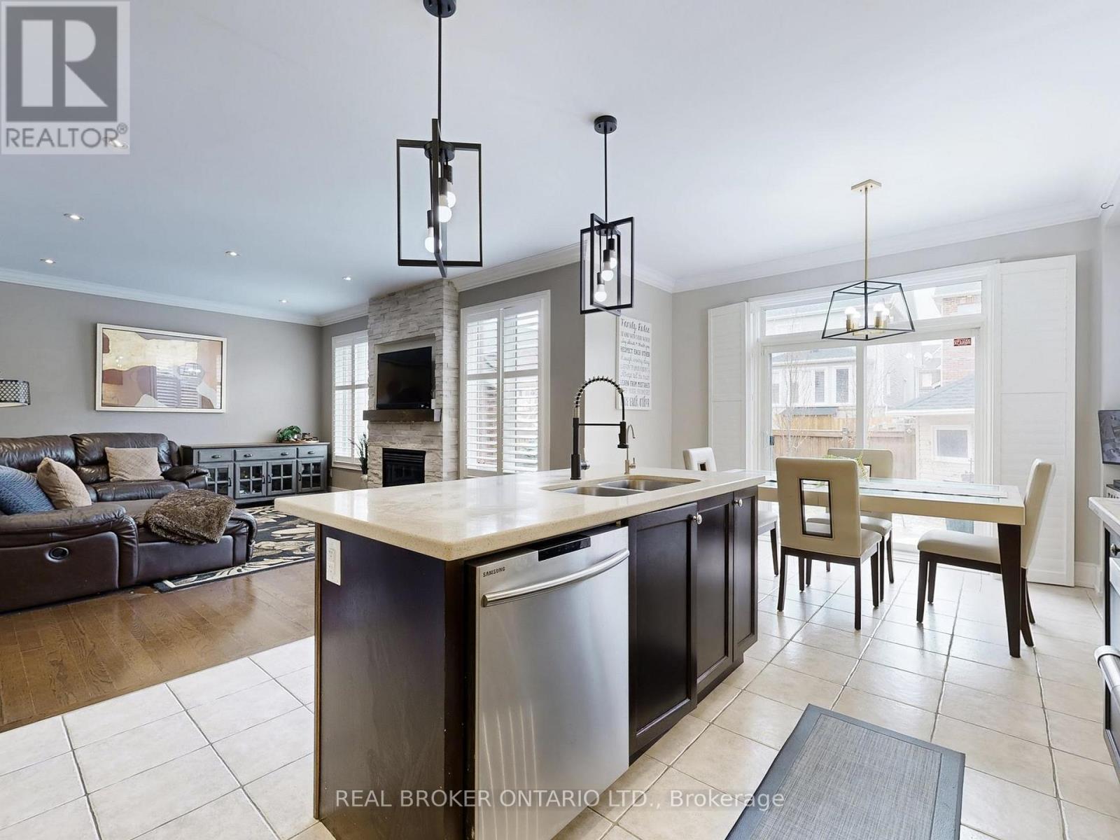 65 Paisley Green Avenue, Caledon, Ontario  L7C 3S1 - Photo 10 - W12924142