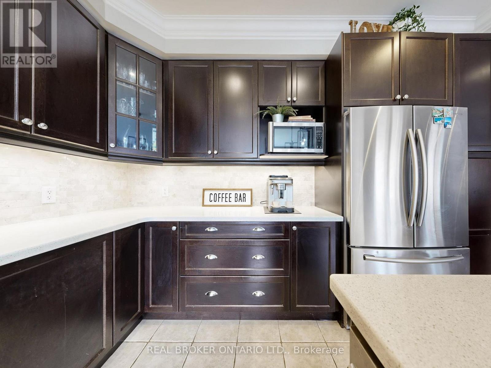 65 Paisley Green Avenue, Caledon, Ontario  L7C 3S1 - Photo 11 - W12924142