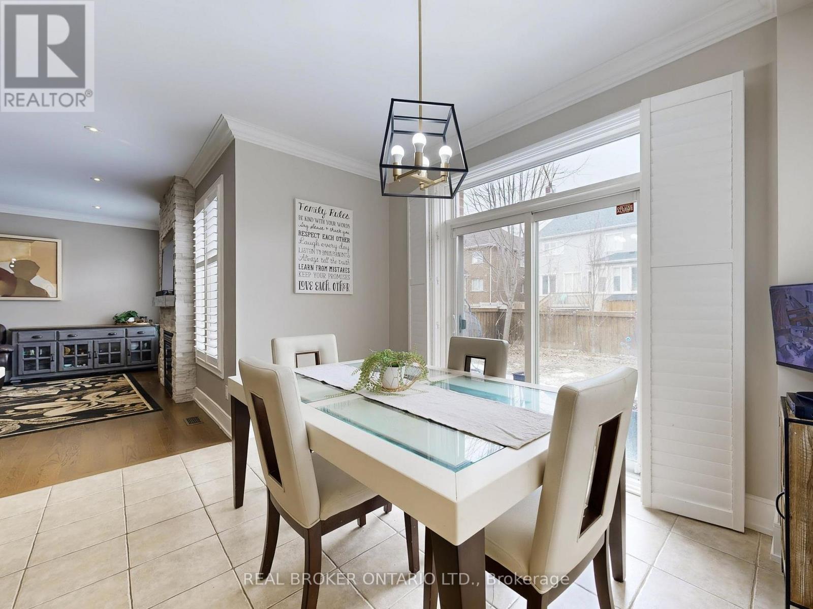 65 Paisley Green Avenue, Caledon, Ontario  L7C 3S1 - Photo 12 - W12924142