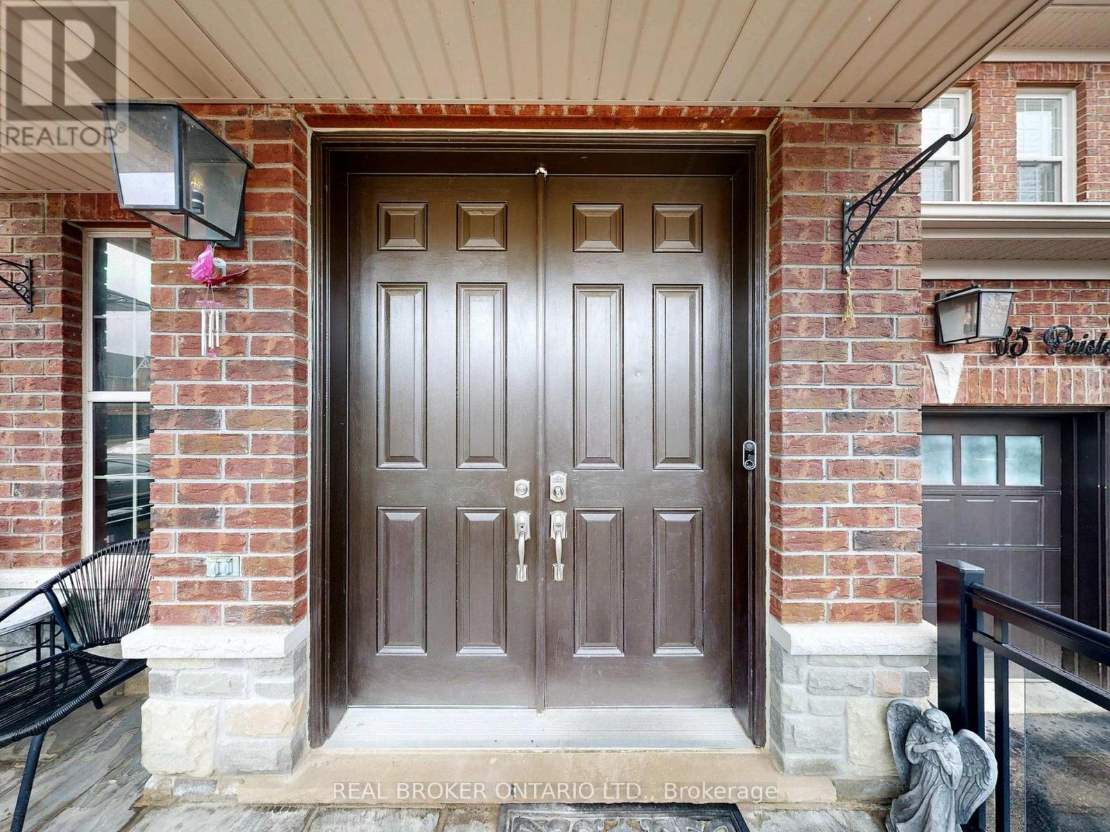 65 Paisley Green Avenue, Caledon, Ontario  L7C 3S1 - Photo 2 - W12924142