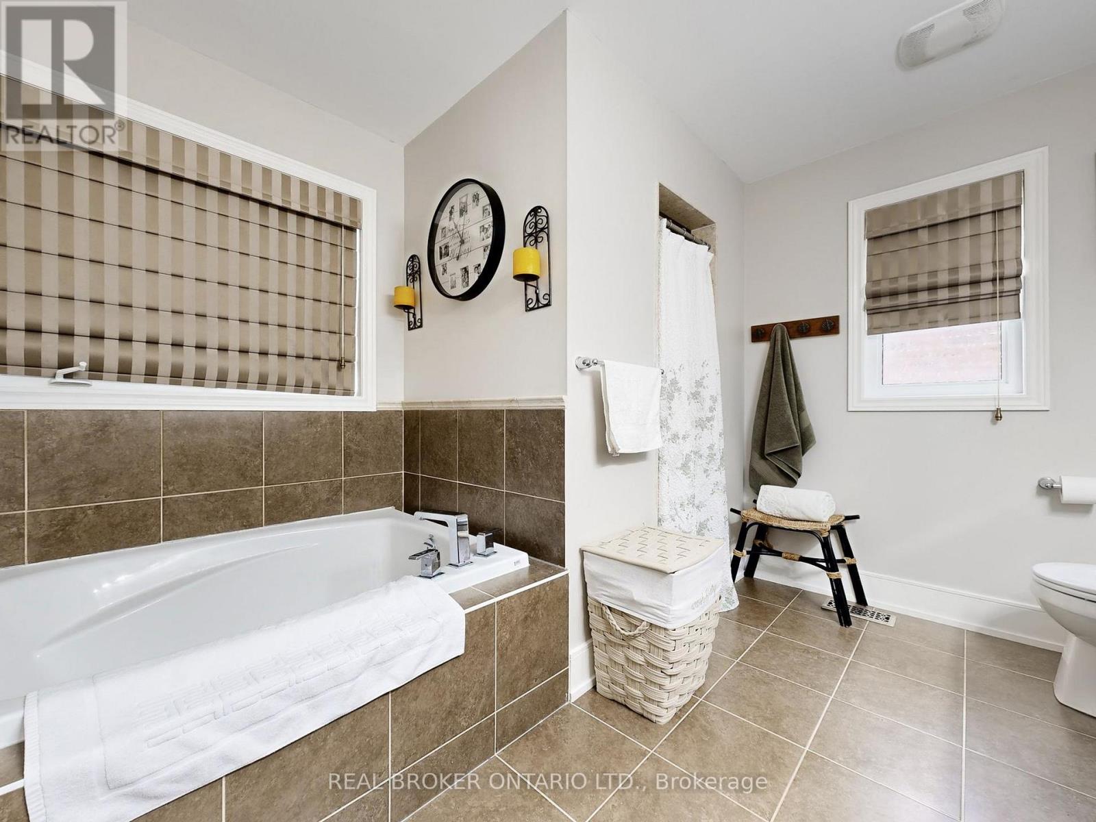 65 Paisley Green Avenue, Caledon, Ontario  L7C 3S1 - Photo 21 - W12924142