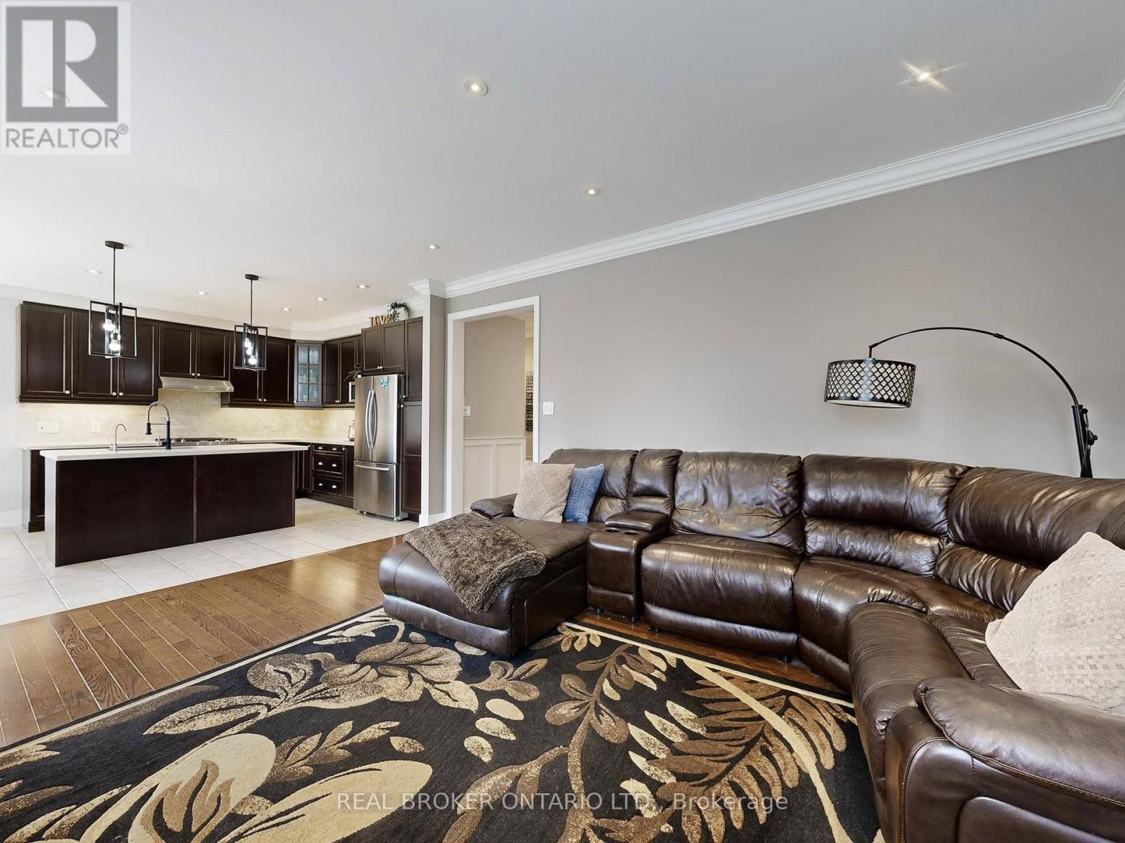 65 Paisley Green Avenue, Caledon, Ontario  L7C 3S1 - Photo 4 - W12924142