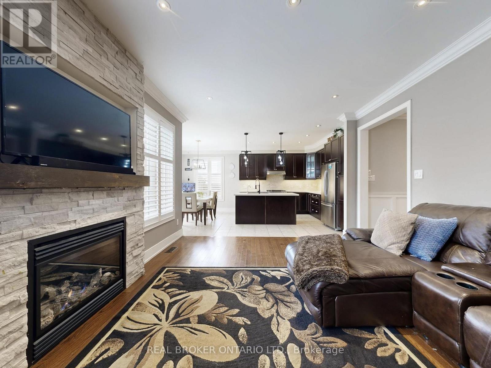 65 Paisley Green Avenue, Caledon, Ontario  L7C 3S1 - Photo 5 - W12924142