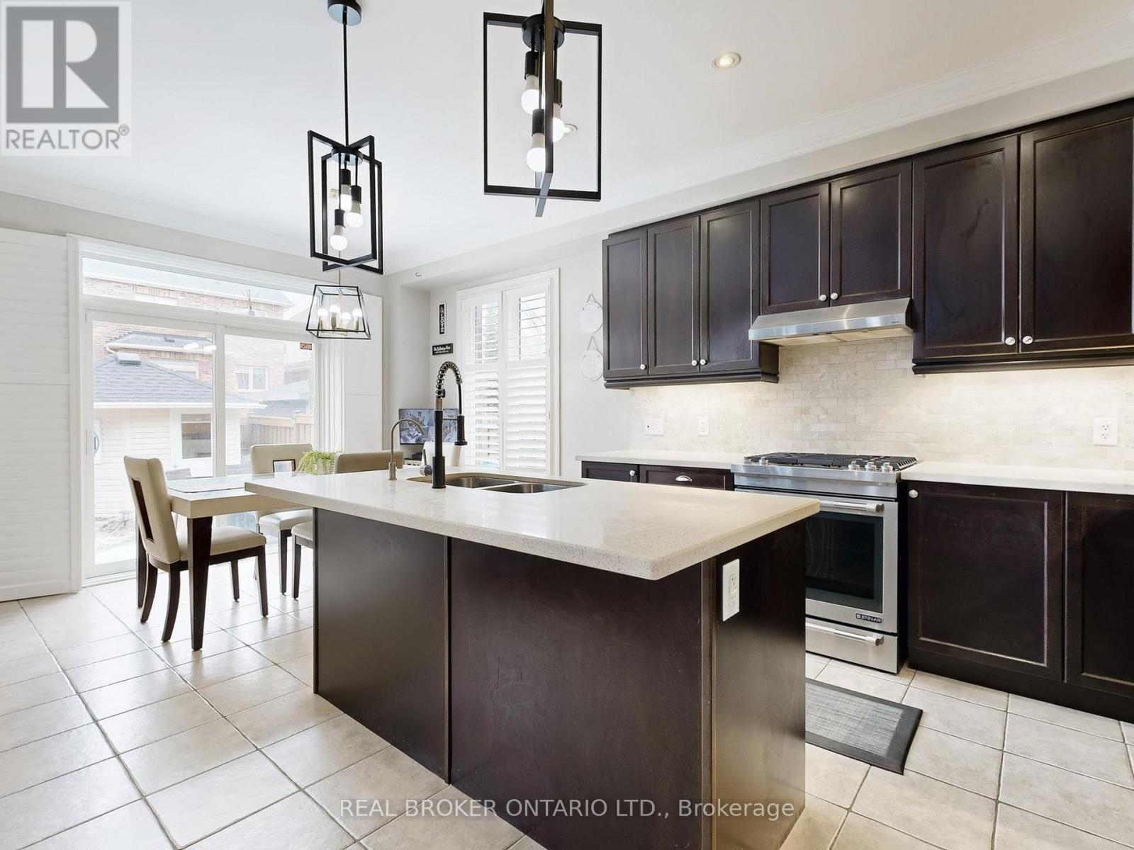 65 Paisley Green Avenue, Caledon, Ontario  L7C 3S1 - Photo 8 - W12924142