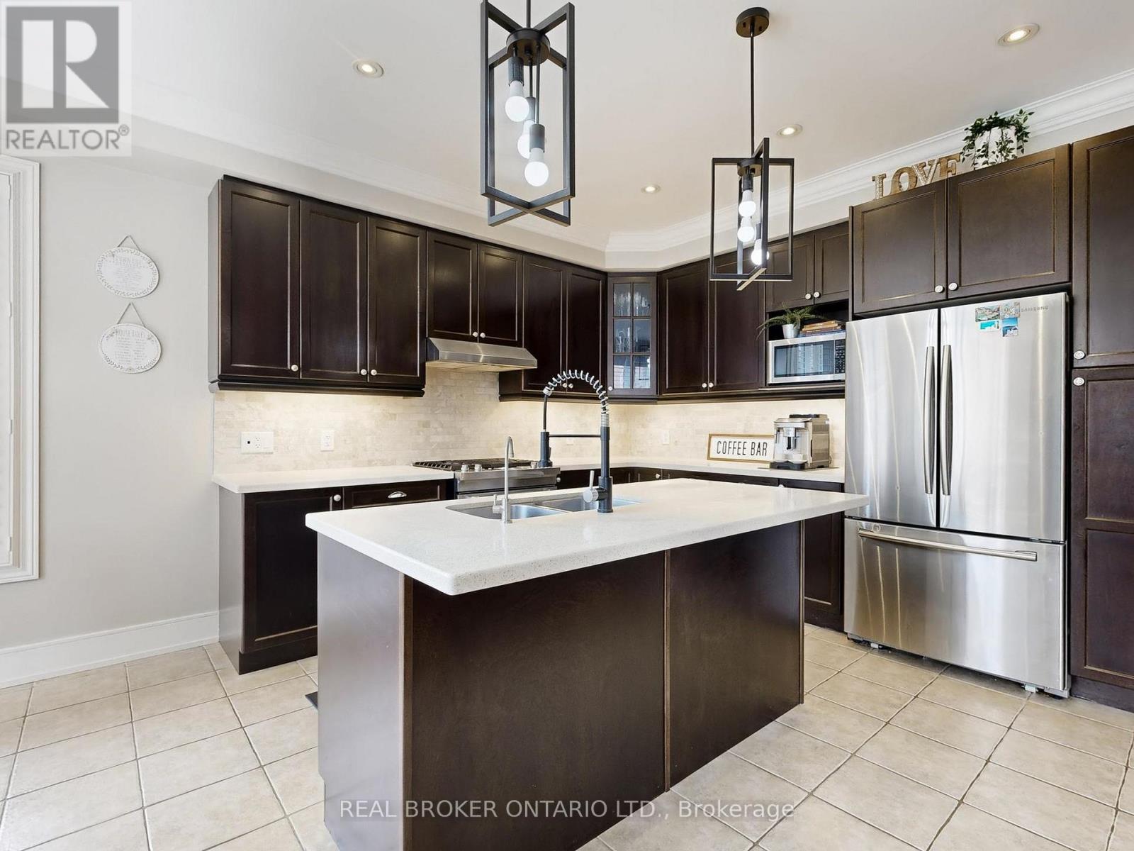 65 Paisley Green Avenue, Caledon, Ontario  L7C 3S1 - Photo 9 - W12924142