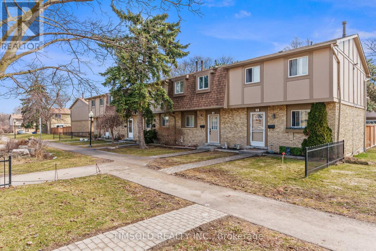 29 - 57 Hansen Road N, Brampton, Ontario  L6V 3C6 - Photo 2 - W12924166