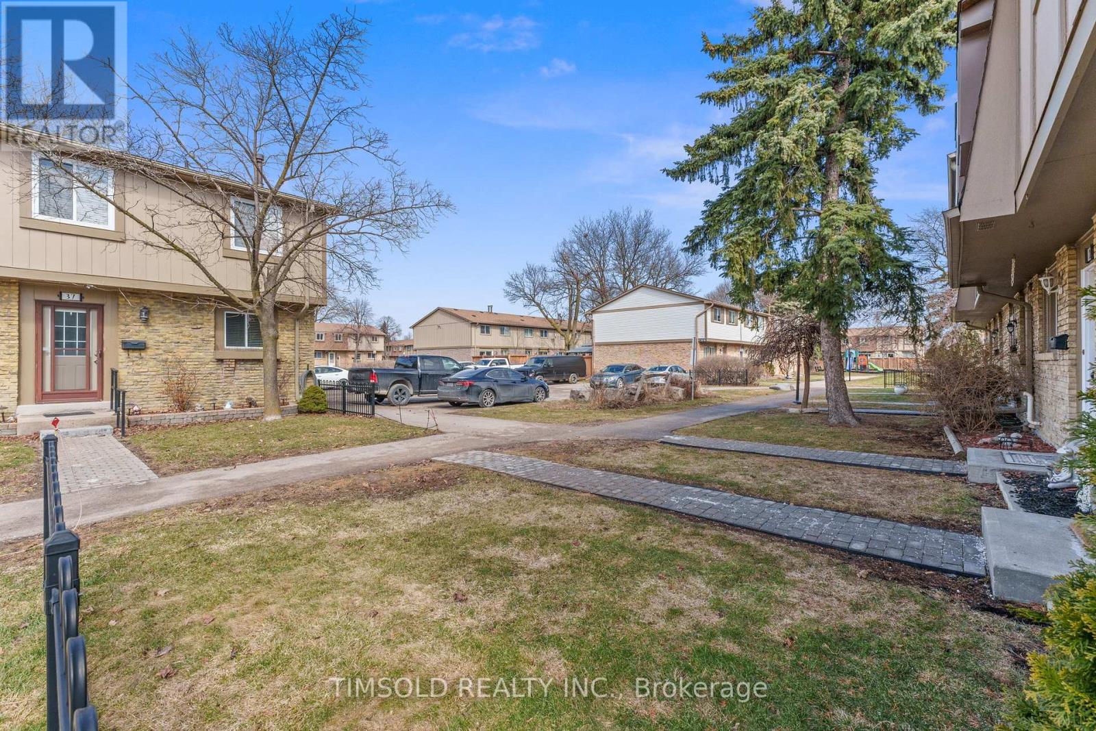 29 - 57 Hansen Road N, Brampton, Ontario  L6V 3C6 - Photo 4 - W12924166