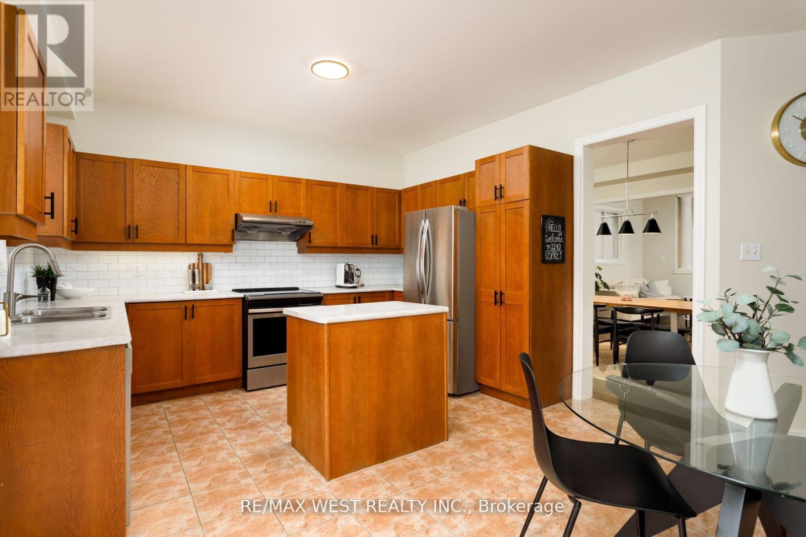 2240 Osprey Lane, Oakville, Ontario  L6M 3Z8 - Photo 10 - W12924176