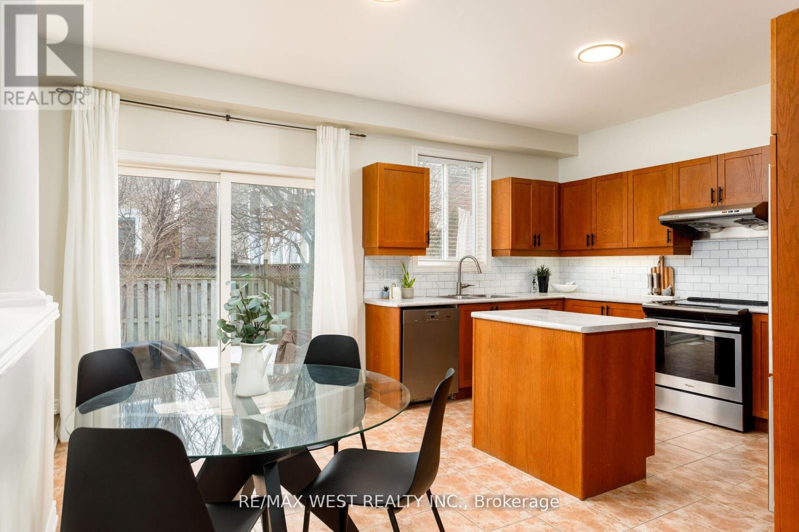 2240 Osprey Lane, Oakville, Ontario  L6M 3Z8 - Photo 11 - W12924176