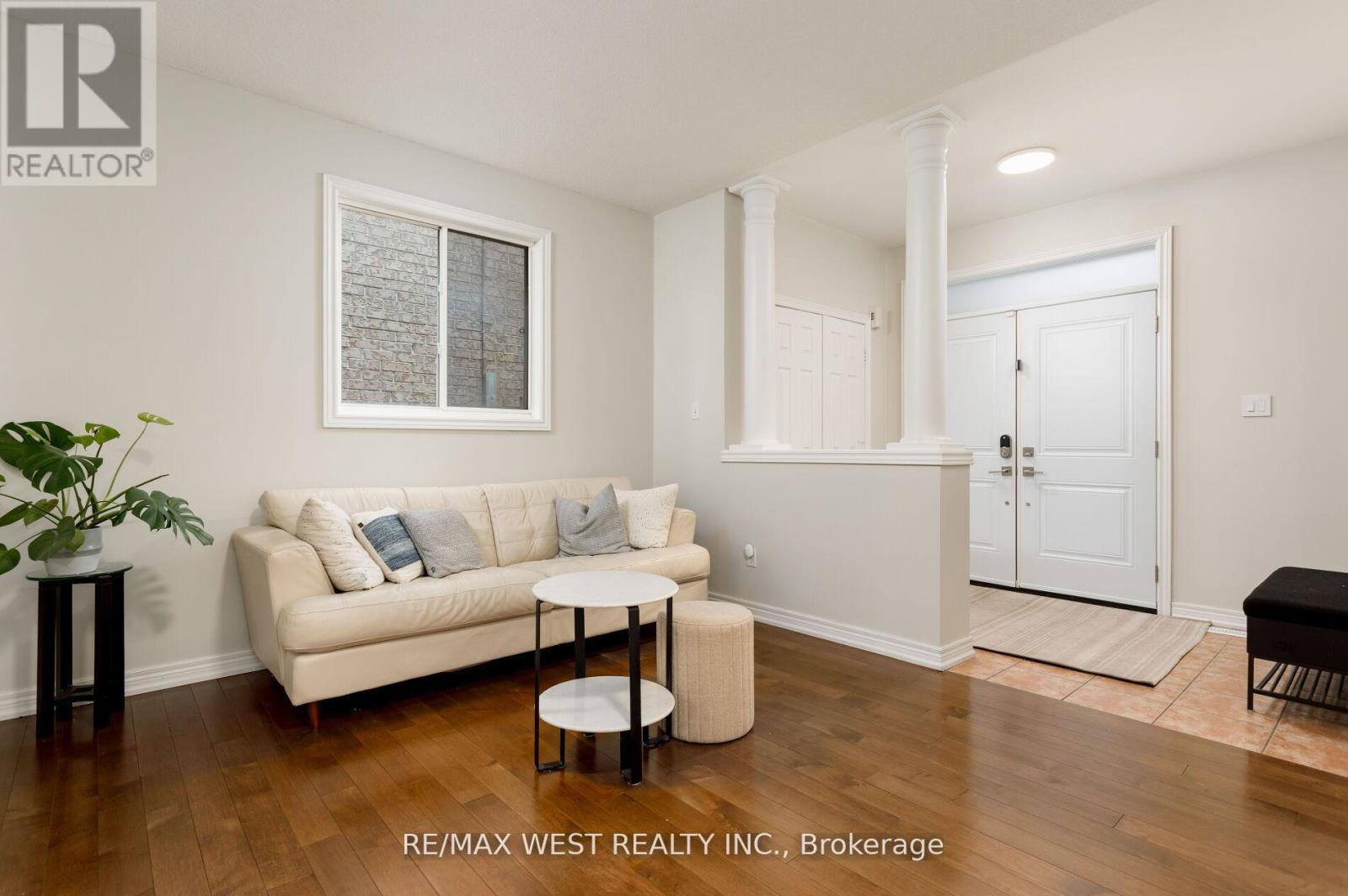 2240 Osprey Lane, Oakville, Ontario  L6M 3Z8 - Photo 4 - W12924176