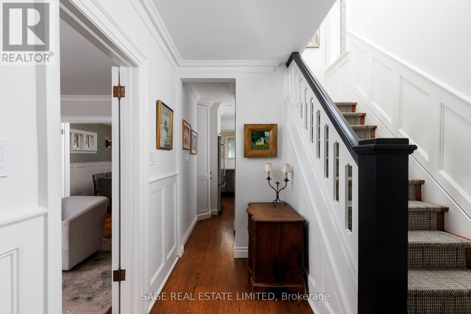 35 Grenview Boulevard N, Toronto, Ontario  M8X 2J9 - Photo 2 - W12924178