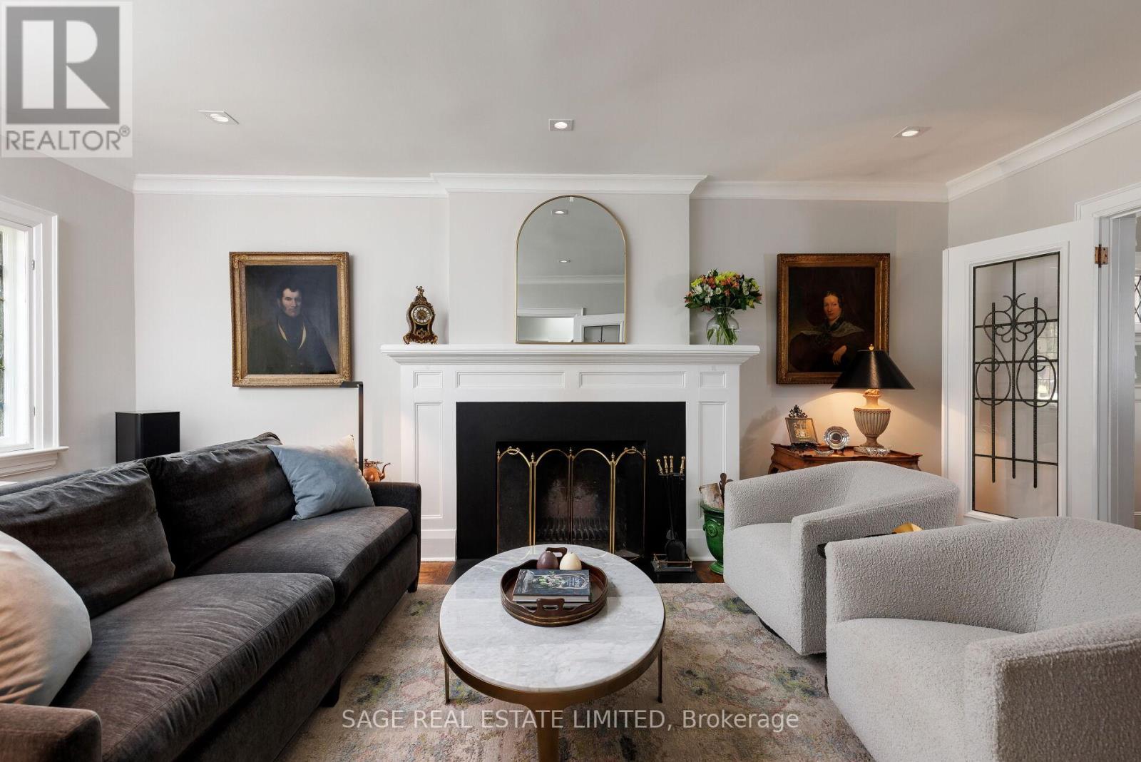 35 Grenview Boulevard N, Toronto, Ontario  M8X 2J9 - Photo 3 - W12924178