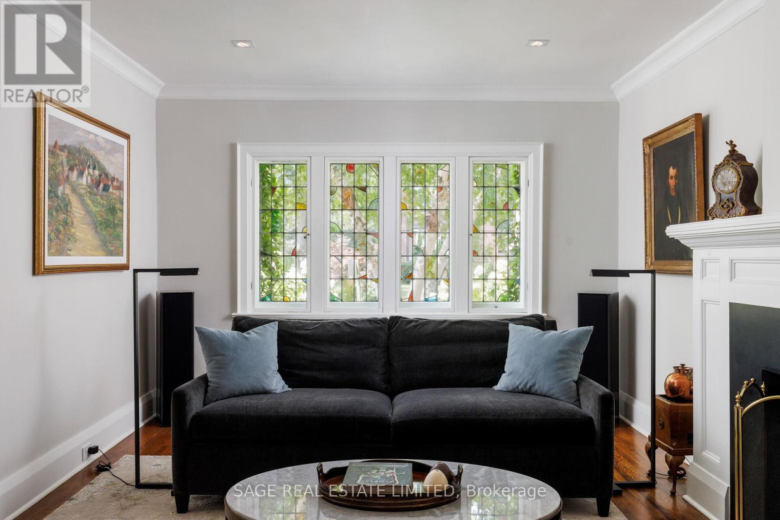 35 Grenview Boulevard N, Toronto, Ontario  M8X 2J9 - Photo 5 - W12924178