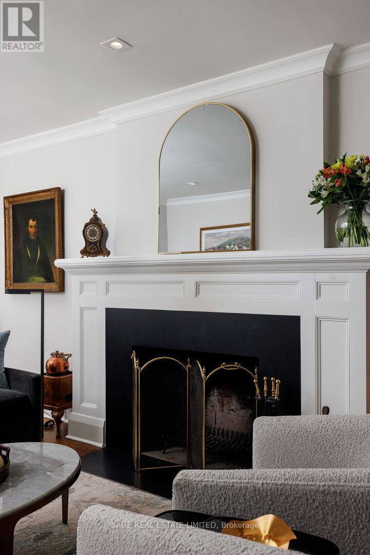 35 Grenview Boulevard N, Toronto, Ontario  M8X 2J9 - Photo 6 - W12924178