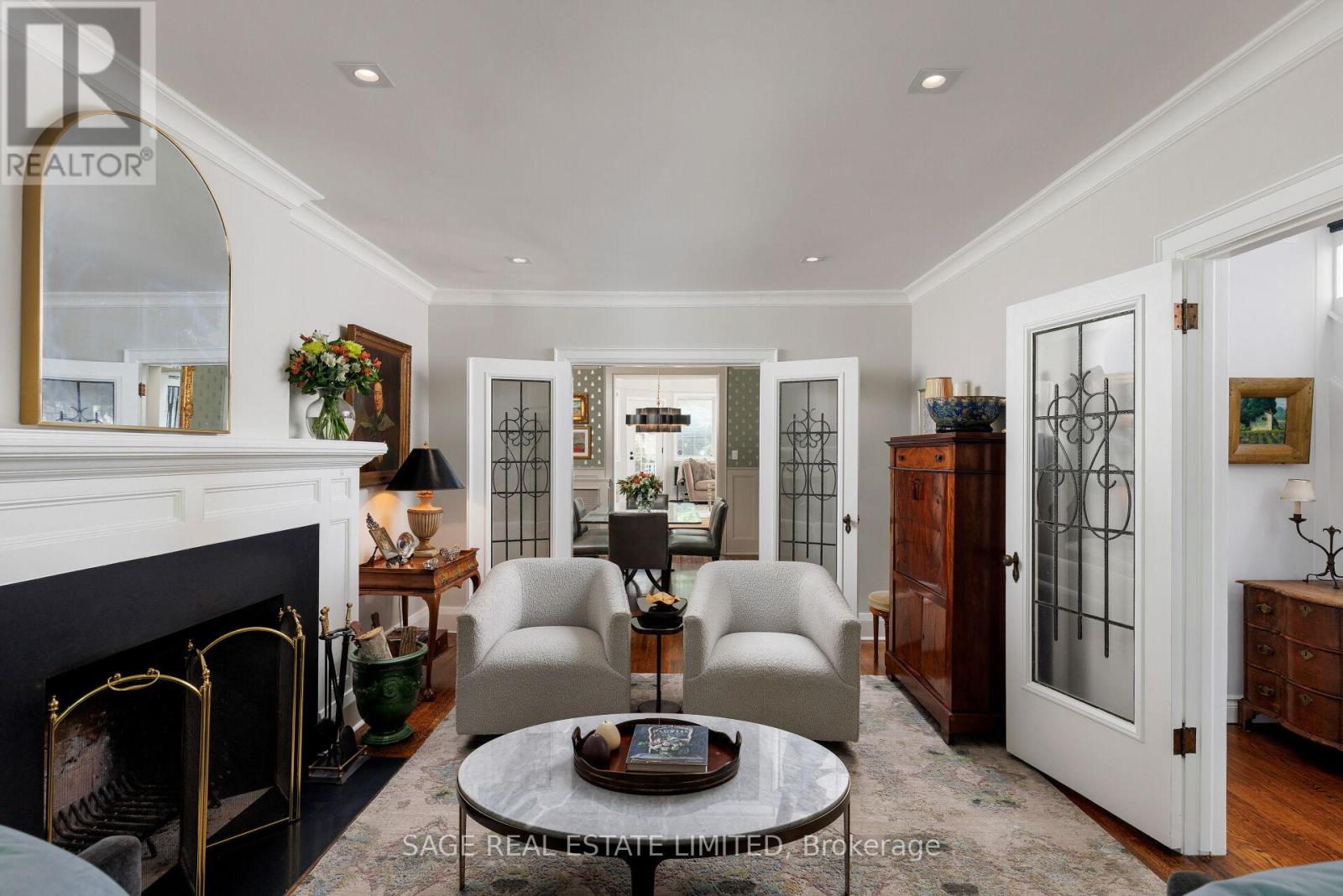 35 Grenview Boulevard N, Toronto, Ontario  M8X 2J9 - Photo 7 - W12924178