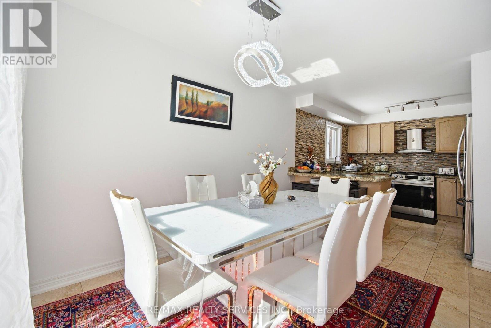 28 Gold Park Place, Brampton, Ontario  L7A 2E2 - Photo 13 - W12924284