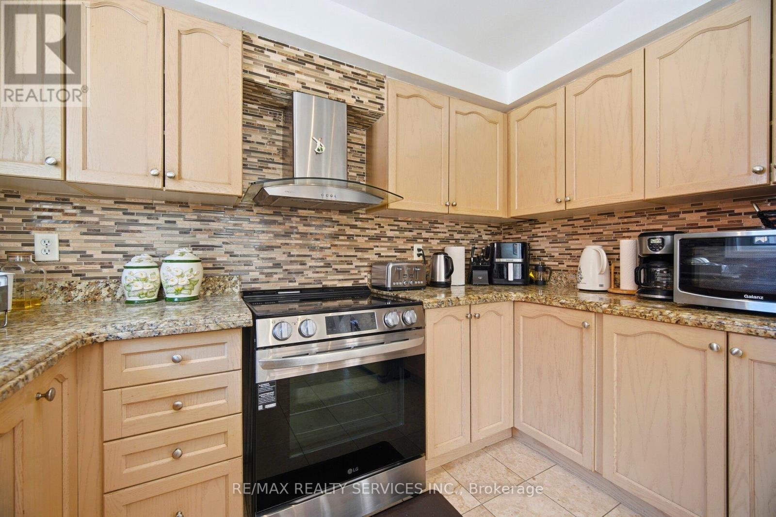 28 Gold Park Place, Brampton, Ontario  L7A 2E2 - Photo 18 - W12924284