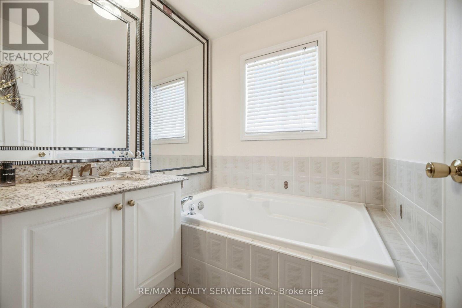 28 Gold Park Place, Brampton, Ontario  L7A 2E2 - Photo 27 - W12924284