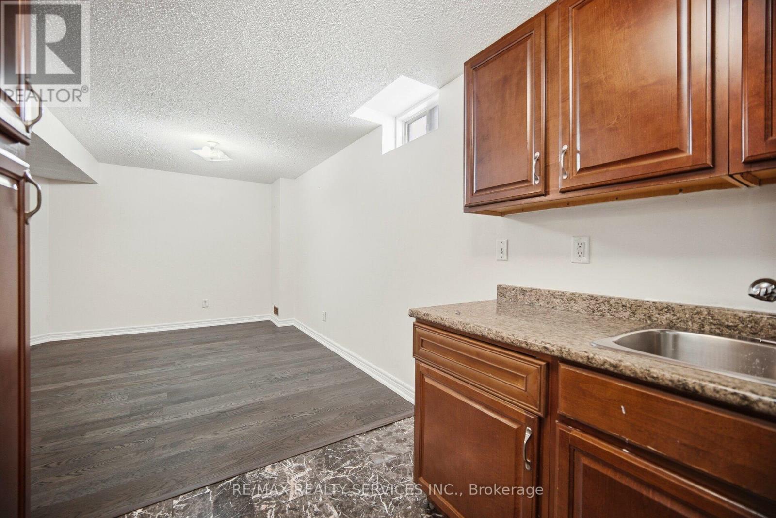 28 Gold Park Place, Brampton, Ontario  L7A 2E2 - Photo 45 - W12924284