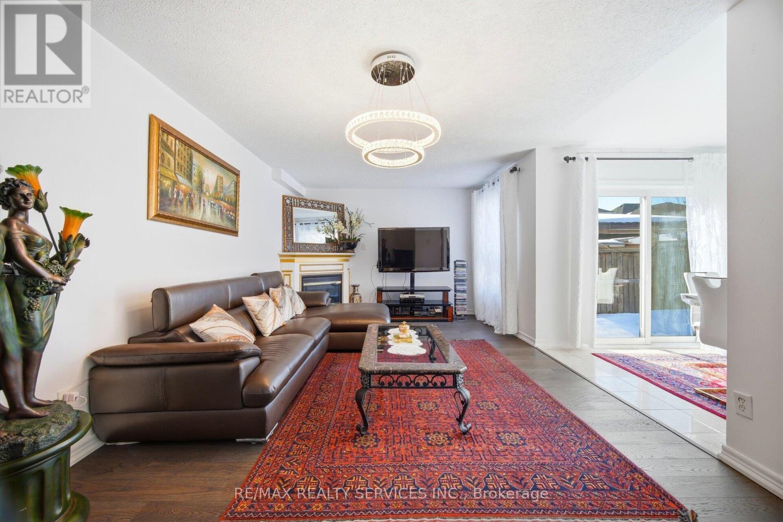 28 Gold Park Place, Brampton, Ontario  L7A 2E2 - Photo 7 - W12924284