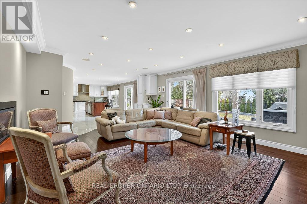 2145 Oneida Crescent, Mississauga, Ontario  L5C 1V7 - Photo 10 - W12924292