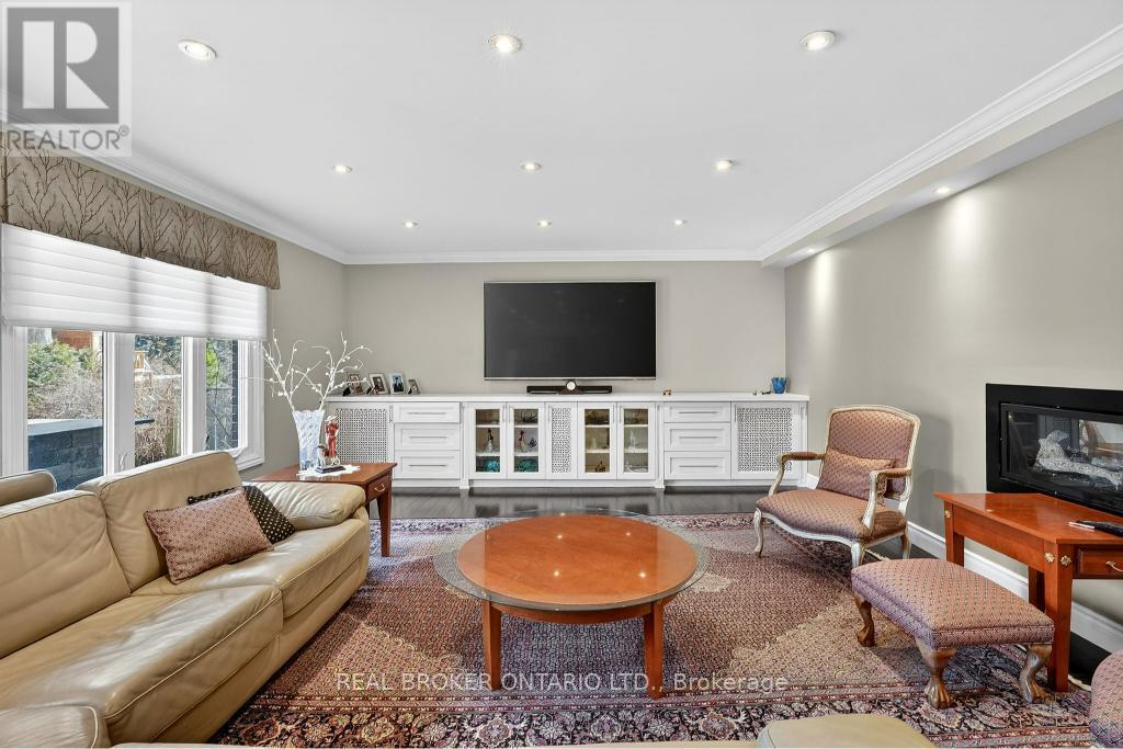 2145 Oneida Crescent, Mississauga, Ontario  L5C 1V7 - Photo 11 - W12924292