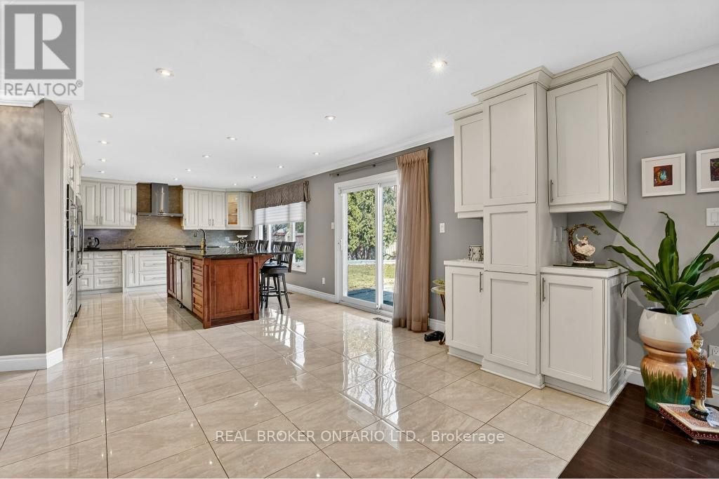 2145 Oneida Crescent, Mississauga, Ontario  L5C 1V7 - Photo 14 - W12924292