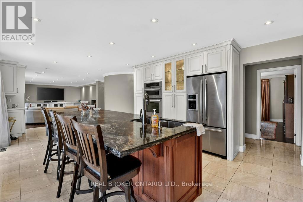 2145 Oneida Crescent, Mississauga, Ontario  L5C 1V7 - Photo 17 - W12924292