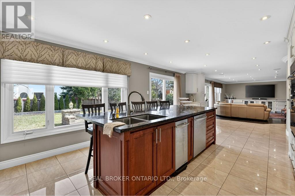 2145 Oneida Crescent, Mississauga, Ontario  L5C 1V7 - Photo 18 - W12924292