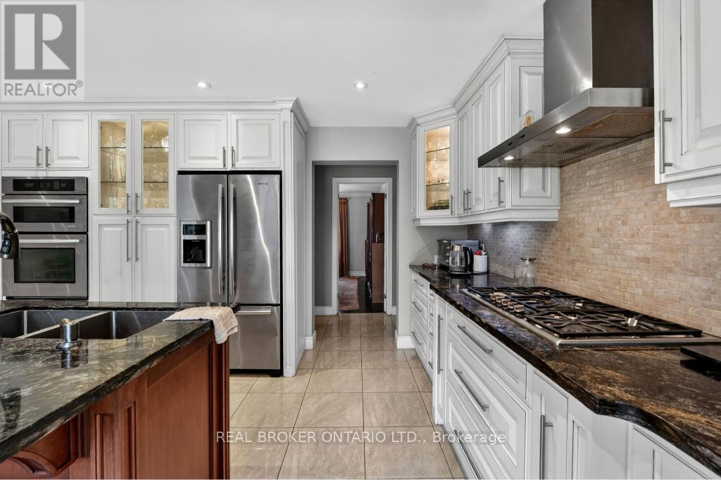 2145 Oneida Crescent, Mississauga, Ontario  L5C 1V7 - Photo 19 - W12924292