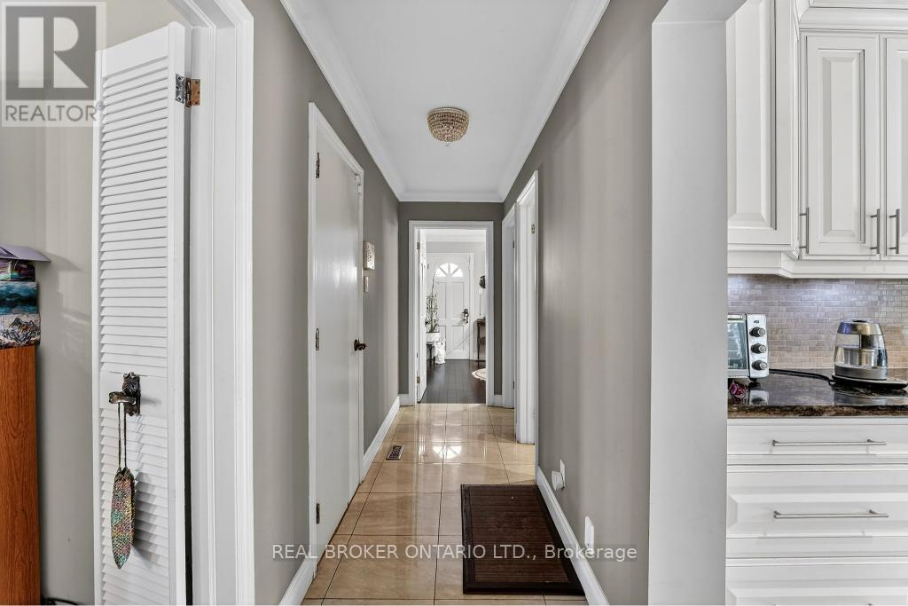 2145 Oneida Crescent, Mississauga, Ontario  L5C 1V7 - Photo 21 - W12924292