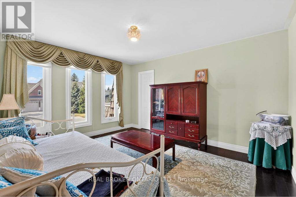 2145 Oneida Crescent, Mississauga, Ontario  L5C 1V7 - Photo 28 - W12924292