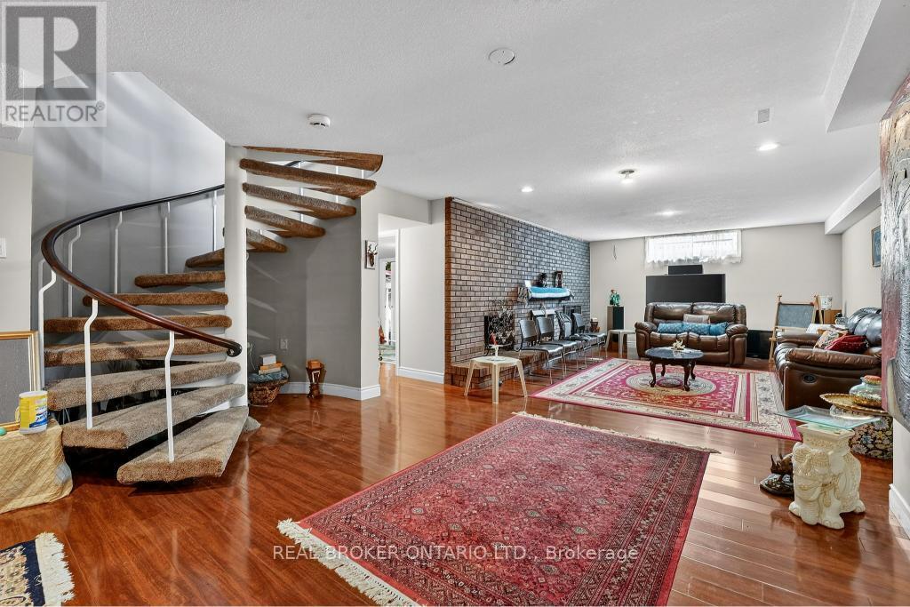 2145 Oneida Crescent, Mississauga, Ontario  L5C 1V7 - Photo 38 - W12924292