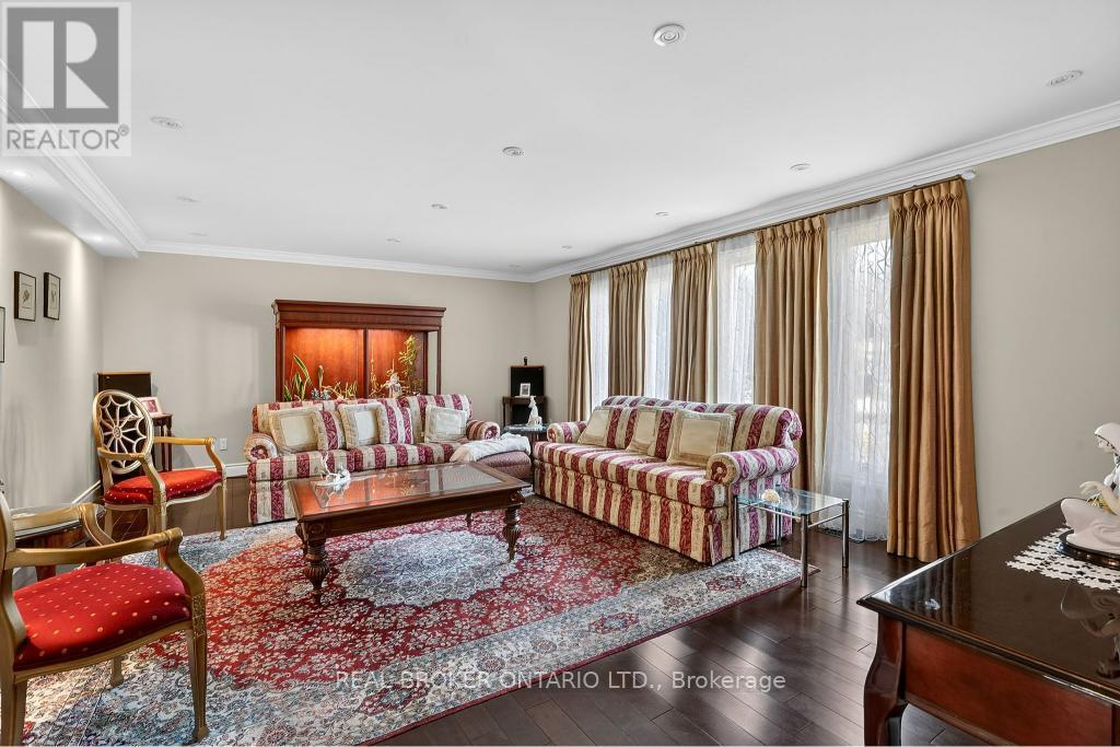 2145 Oneida Crescent, Mississauga, Ontario  L5C 1V7 - Photo 6 - W12924292