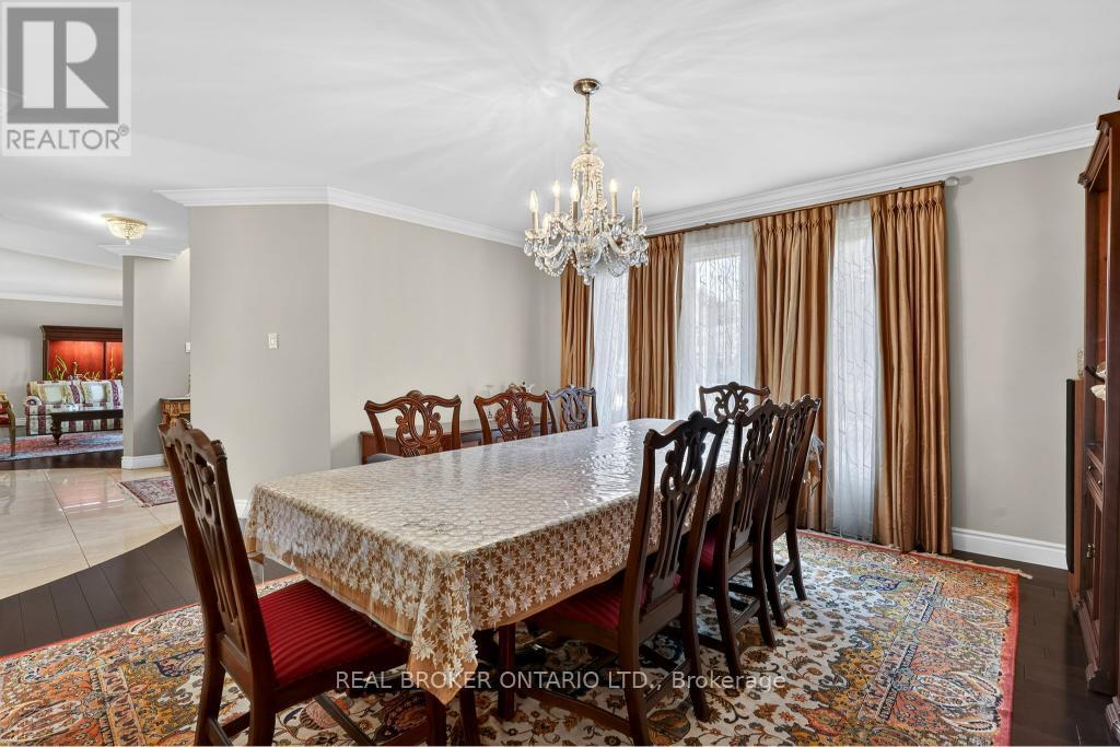 2145 Oneida Crescent, Mississauga, Ontario  L5C 1V7 - Photo 9 - W12924292