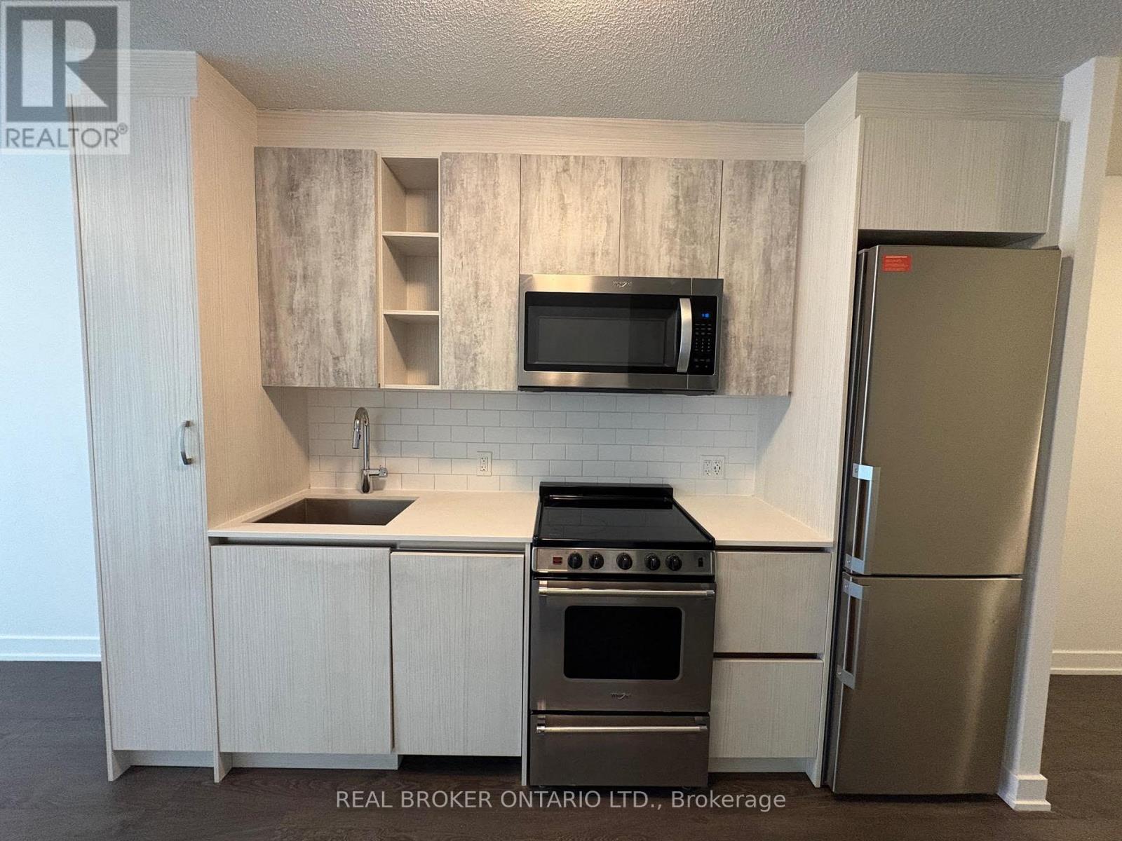 201 - 251 Manitoba Street, Toronto, Ontario  M8Y 1C9 - Photo 10 - W12924306