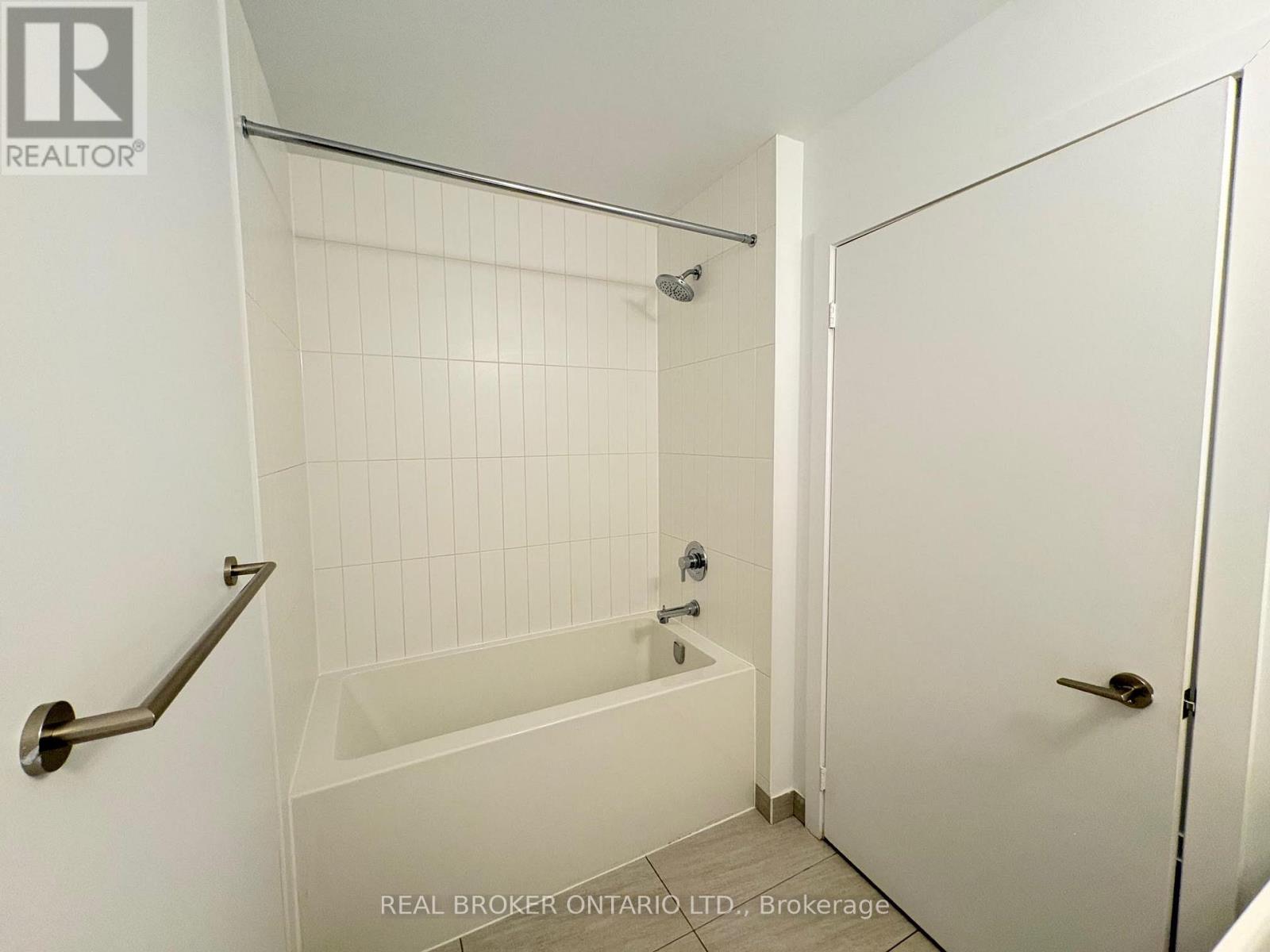 201 - 251 Manitoba Street, Toronto, Ontario  M8Y 1C9 - Photo 8 - W12924306